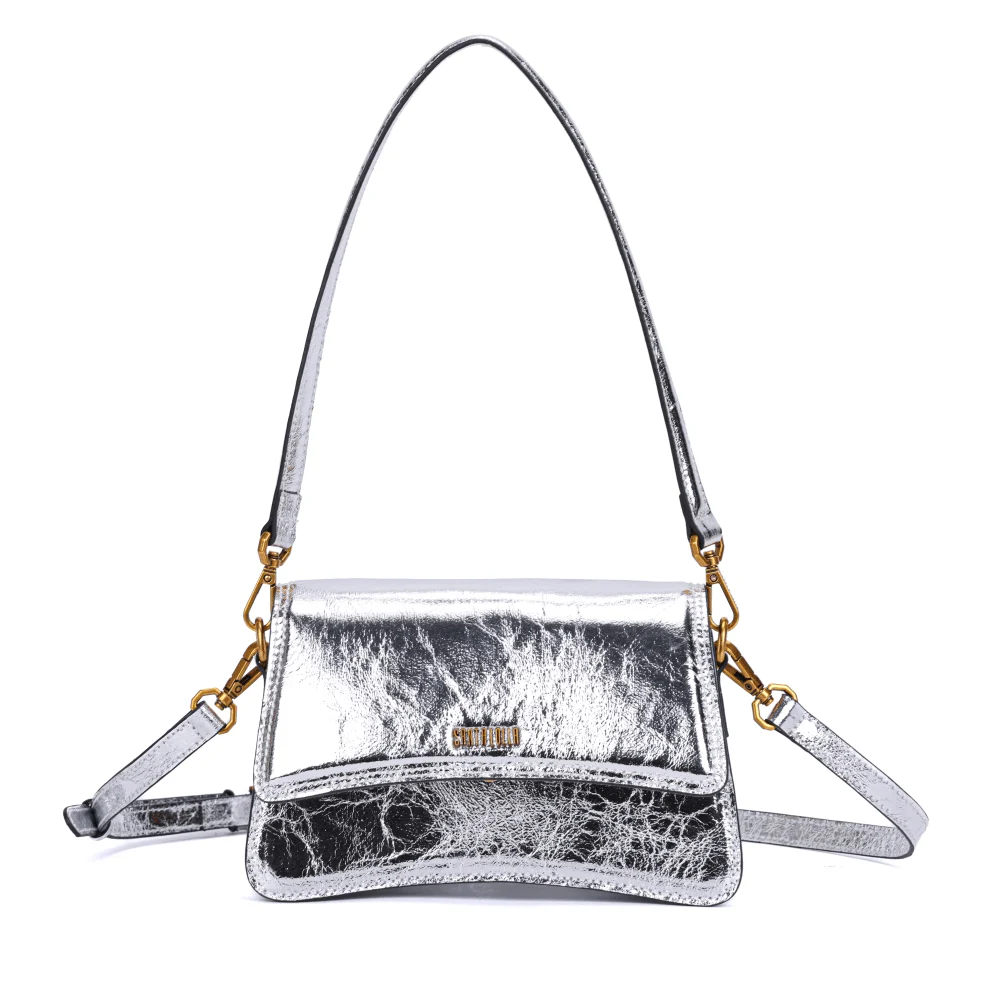 Bolsa Pequena Metalizada Crinkle Prata Alça de Ombro - vista 1 de 5