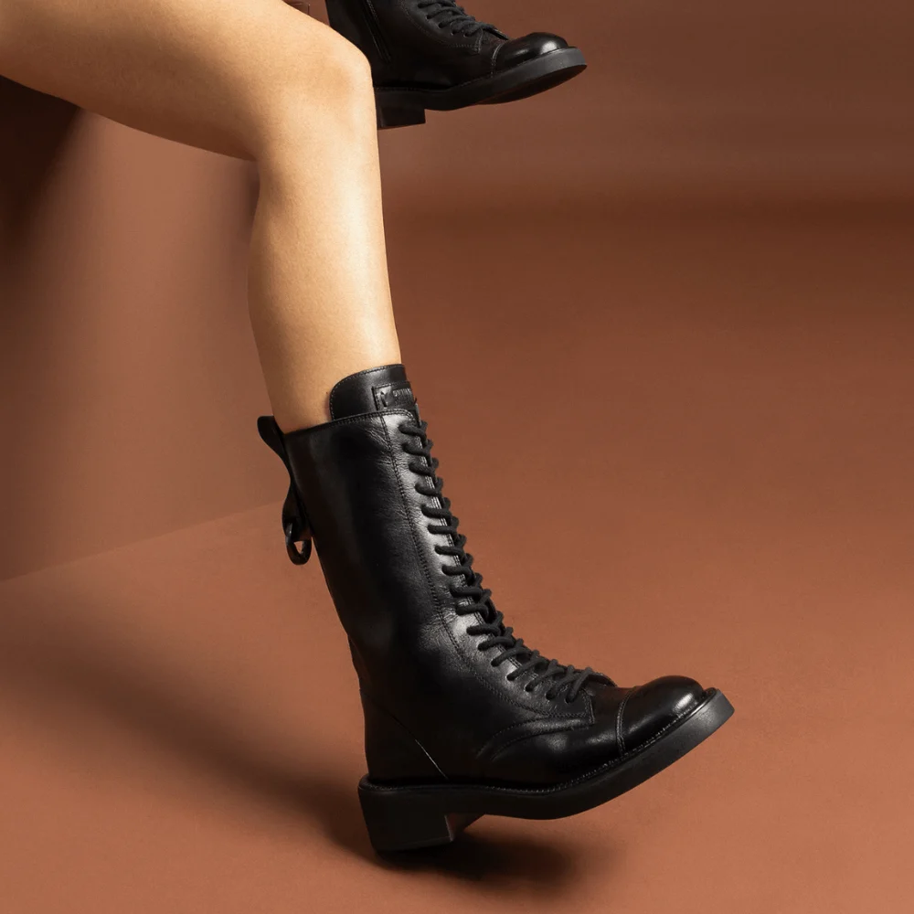 Bota Coturno Preto Couro Confort Boot Cano Médio - vista 1 de 6