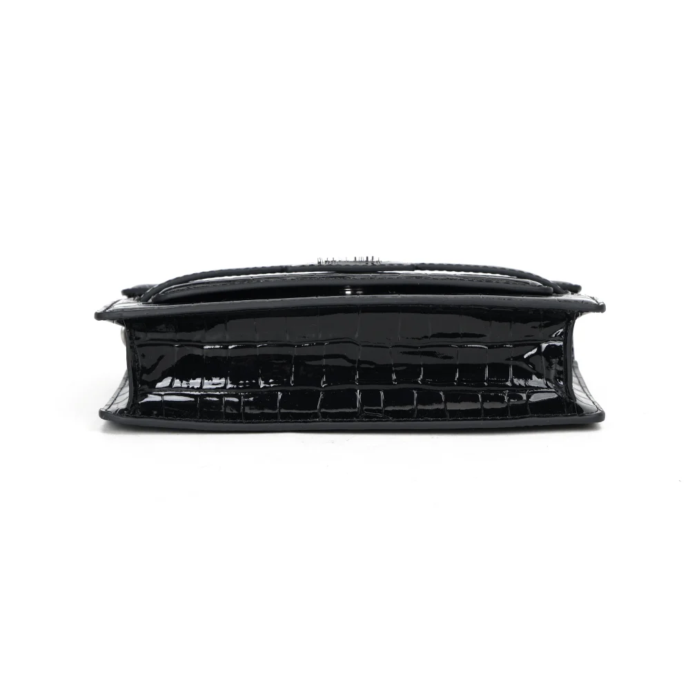 Bolsa Pequena Material Croco Preta Alça Transversal - vista 5 de 5
