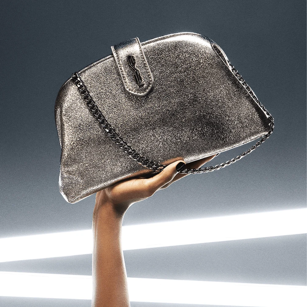 Bolsa Clutch Metalizada Cinza Alça De Ombro - vista 1 de 5