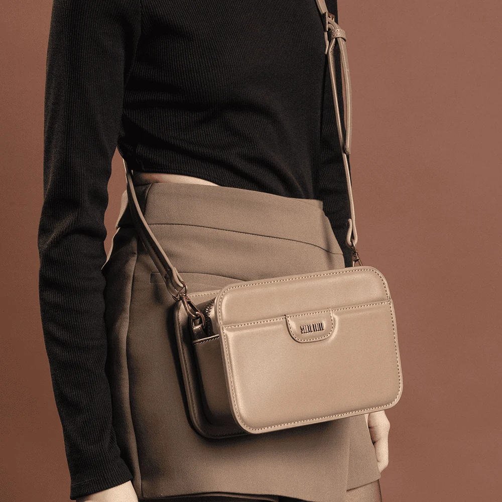 Bolsa Pequena Soft Cinza Alça Transversal - vista 1 de 4