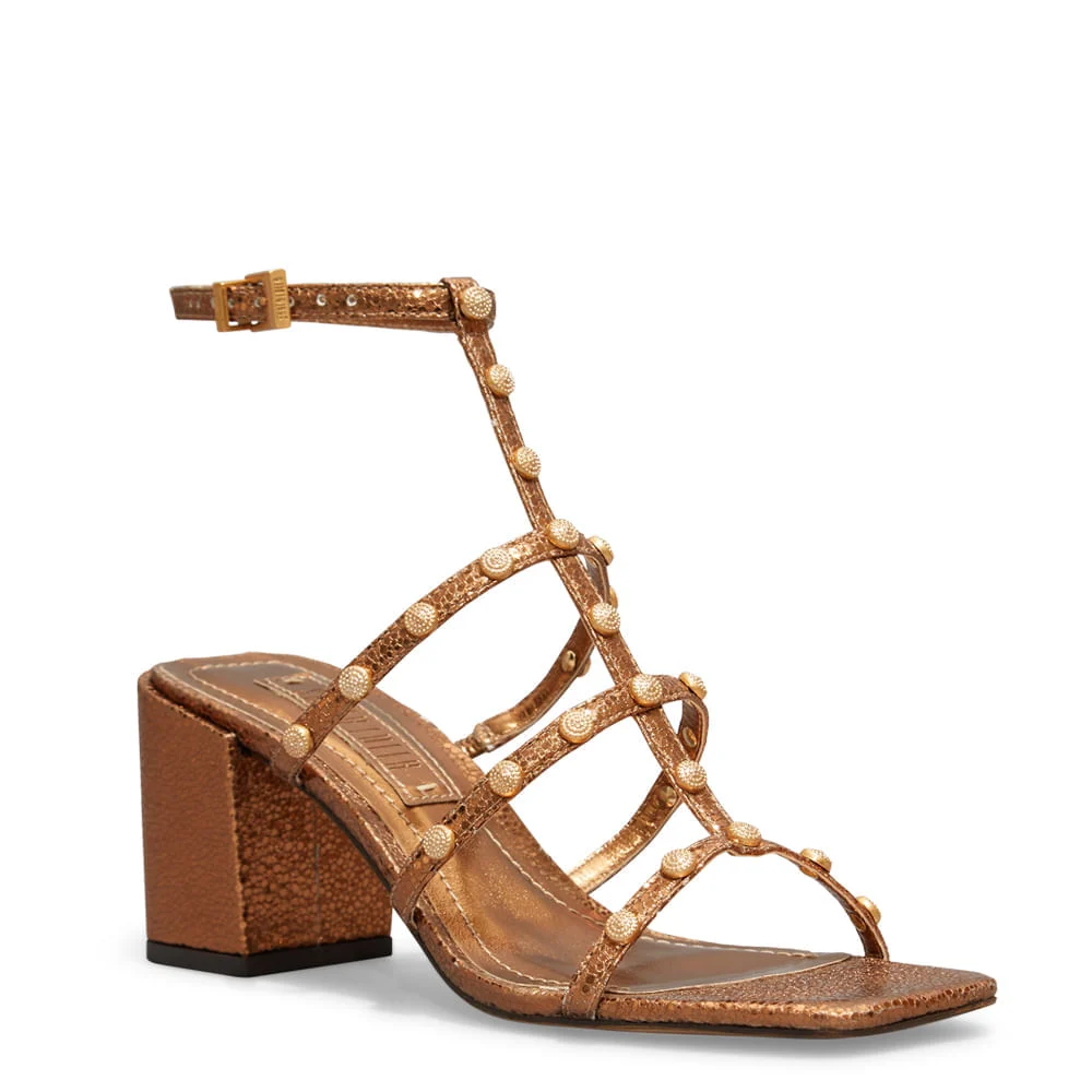 Sandália Metalizada Glow Bronze Tiras Tachas Salto Grosso Baixo - vista 3 de 4