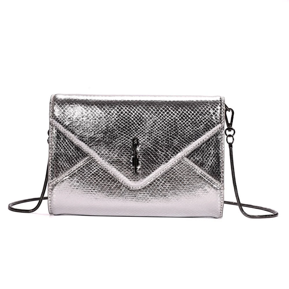 Bolsa Clutch Envelope Metalizada Transversal Prata - vista 1 de 7