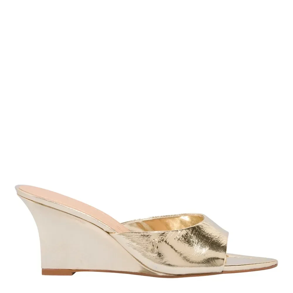 Mule Couro Metalizado Dourado Salto Anabela Bico Fino - vista 1 de 3