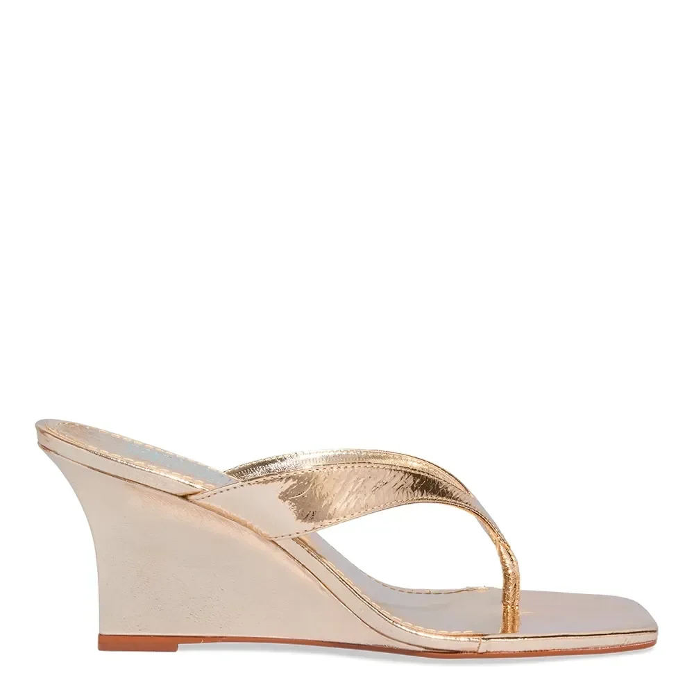 Mule Thong Couro Metalizado Dourado Anabela - vista 1 de 3