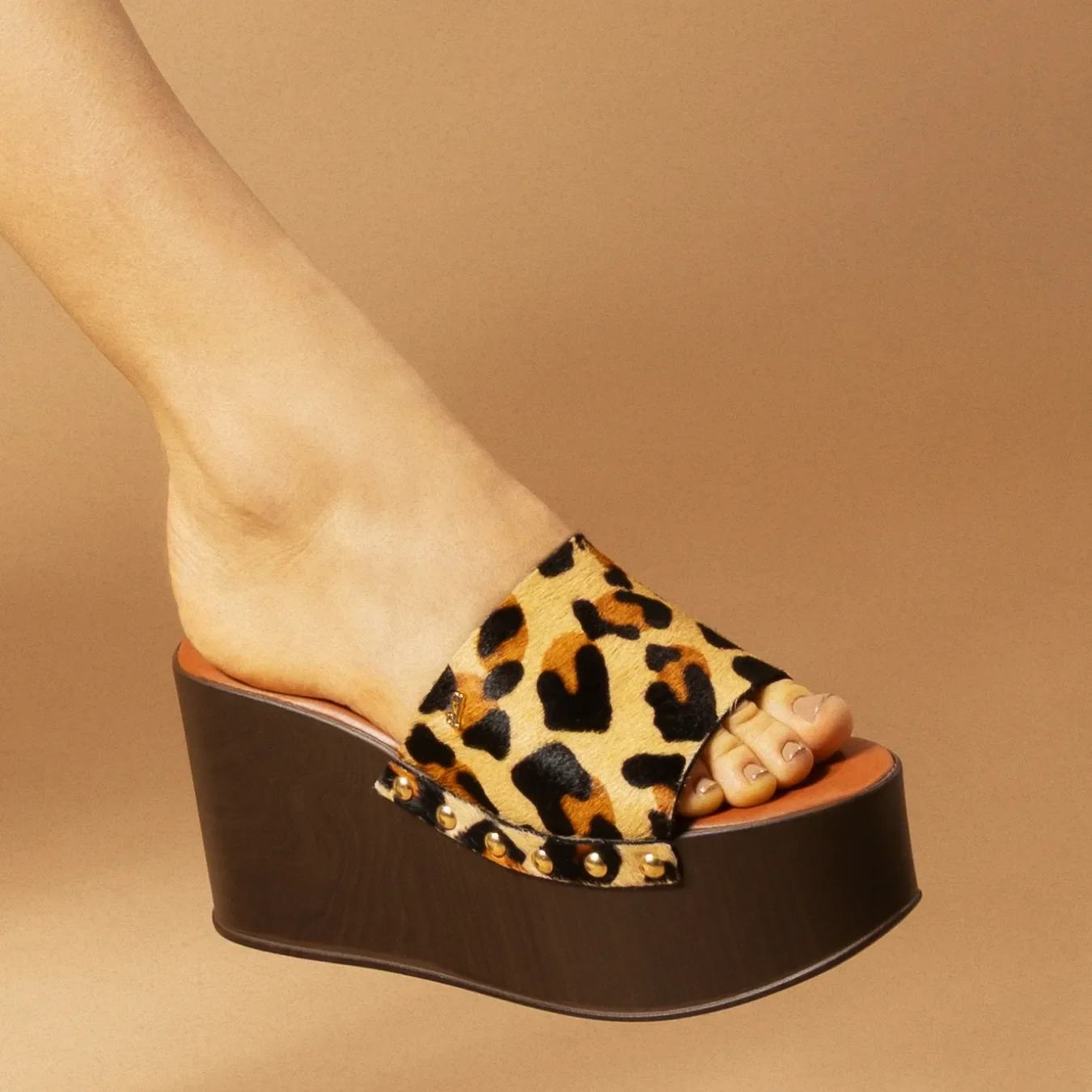 Tamanco Plataforma Couro Animal Print Onça - vista 1 de 5