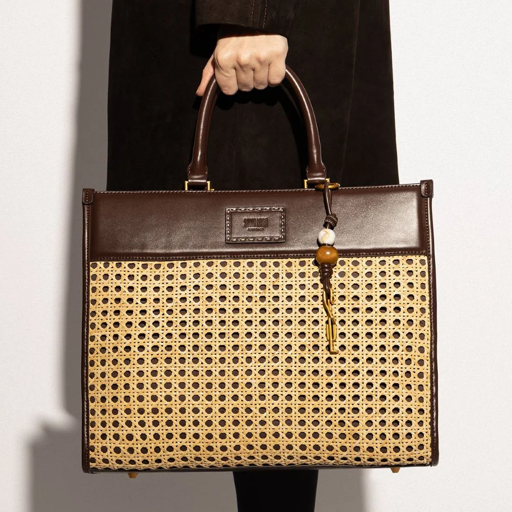 Bolsa Tote Grande Soft Marrom Dark Alça Dupla - vista 1 de 9