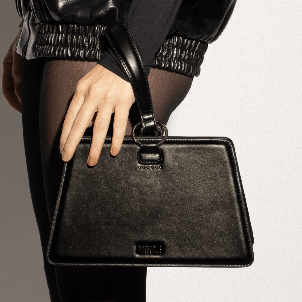 Bolsa Trapézio Soft Preta Alça Transversal - vista 1 de 10