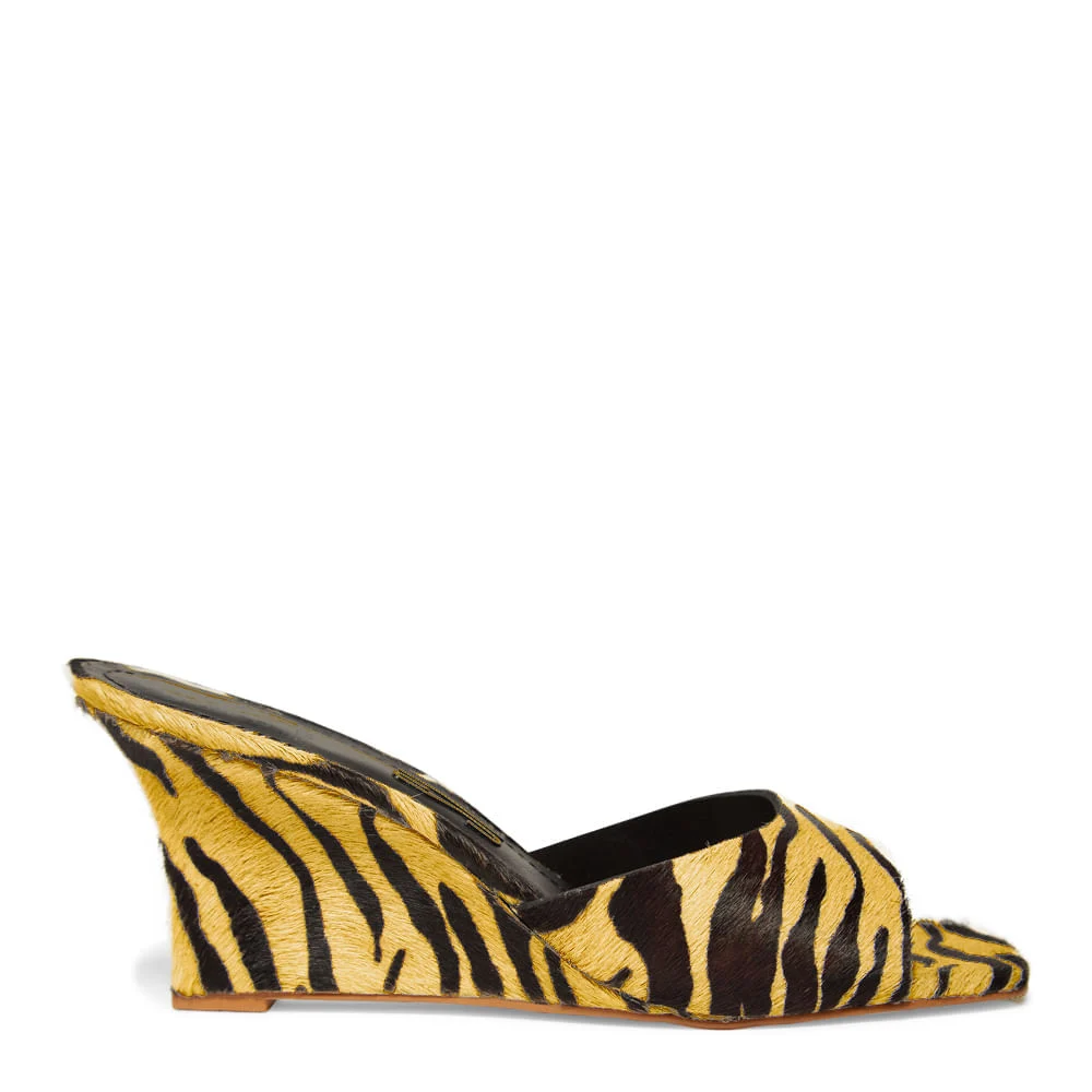 Mule Couro Pelo Estampa Zebra Bico Quadrado - vista 1 de 3