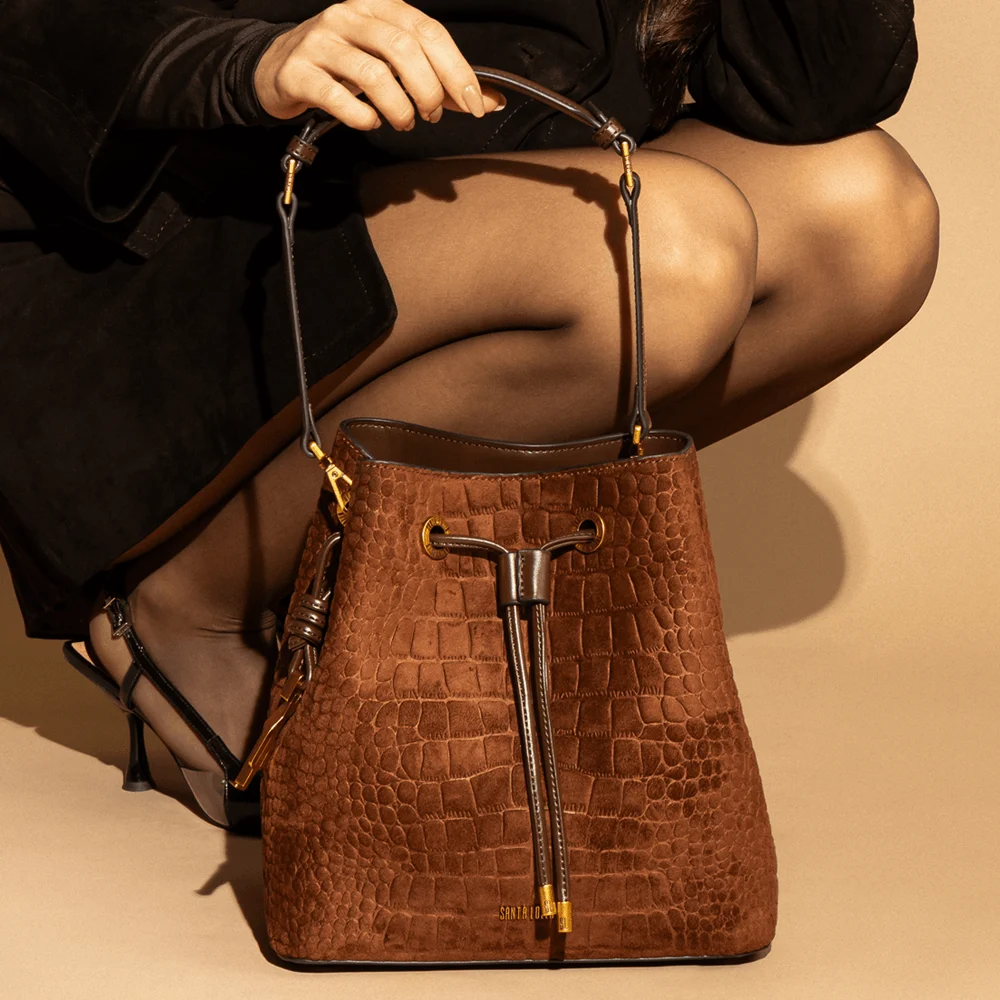 Bolsa Bucket Média Nobuck Croco Marrom Dark - vista 1 de 9