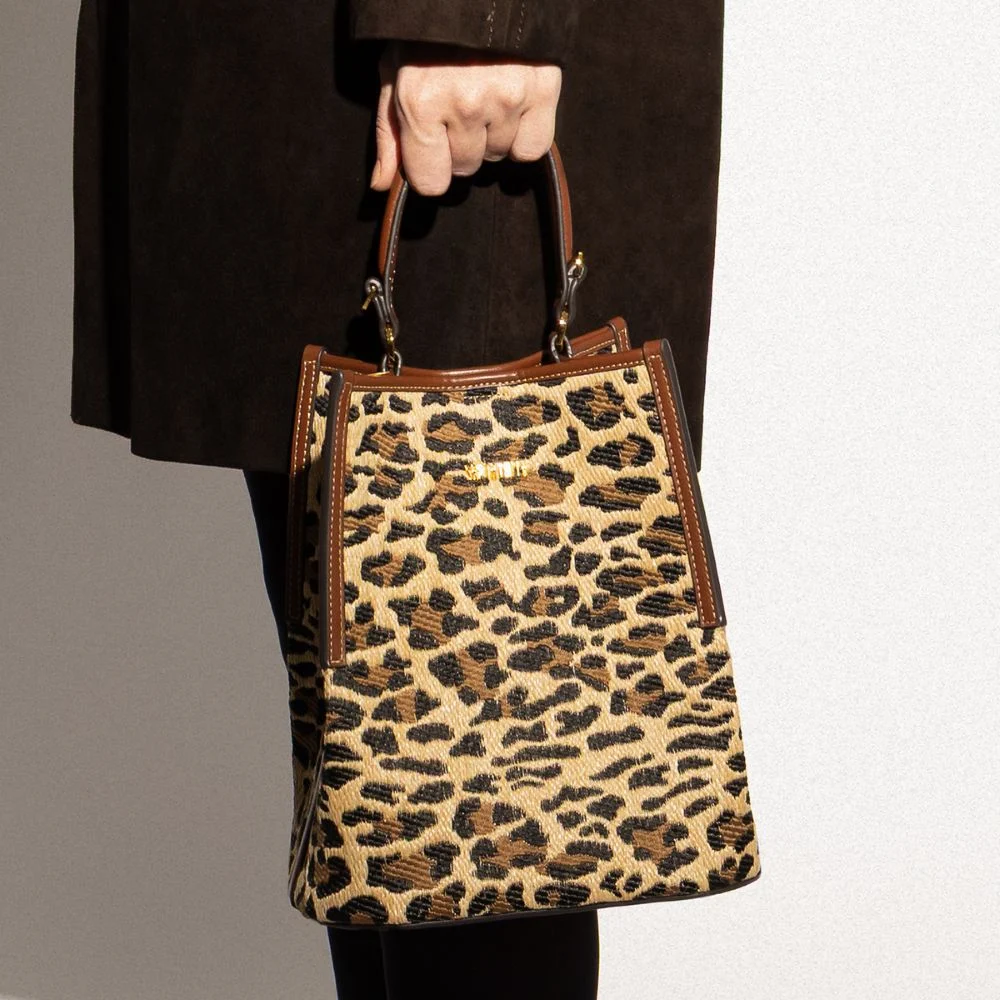 Bolsa Bucket Tramado Estampa Animal Print Onça Alça Dupla - vista 1 de 6