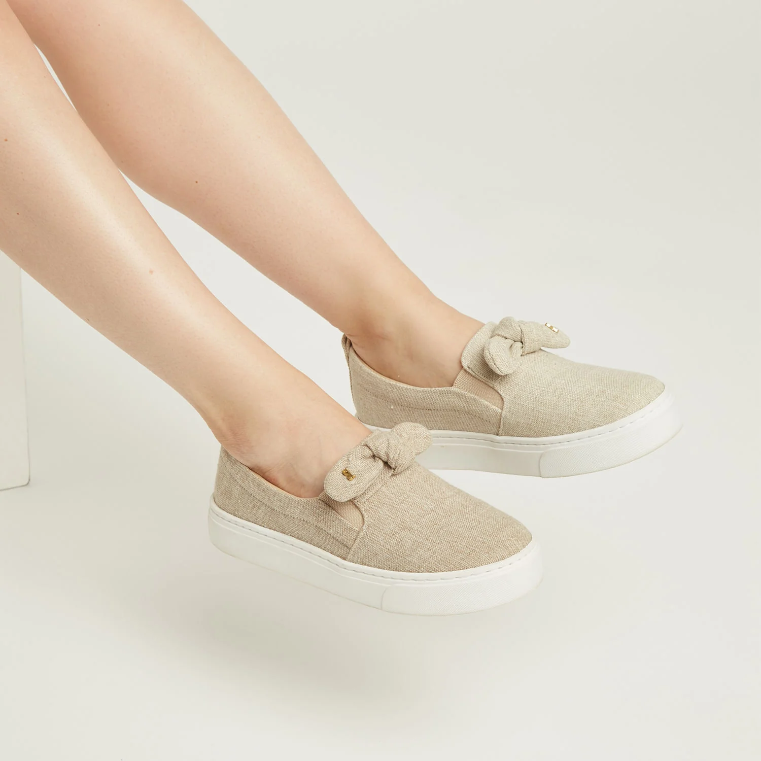 Tênis Slip On Laço Linho Bege - vista 3 de 4