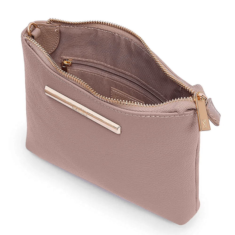 Bolsa Tiracolo Transversal Pequena Básica Texturizada Bege Escuro com Detalhes Dourados - vista 3 de 3
