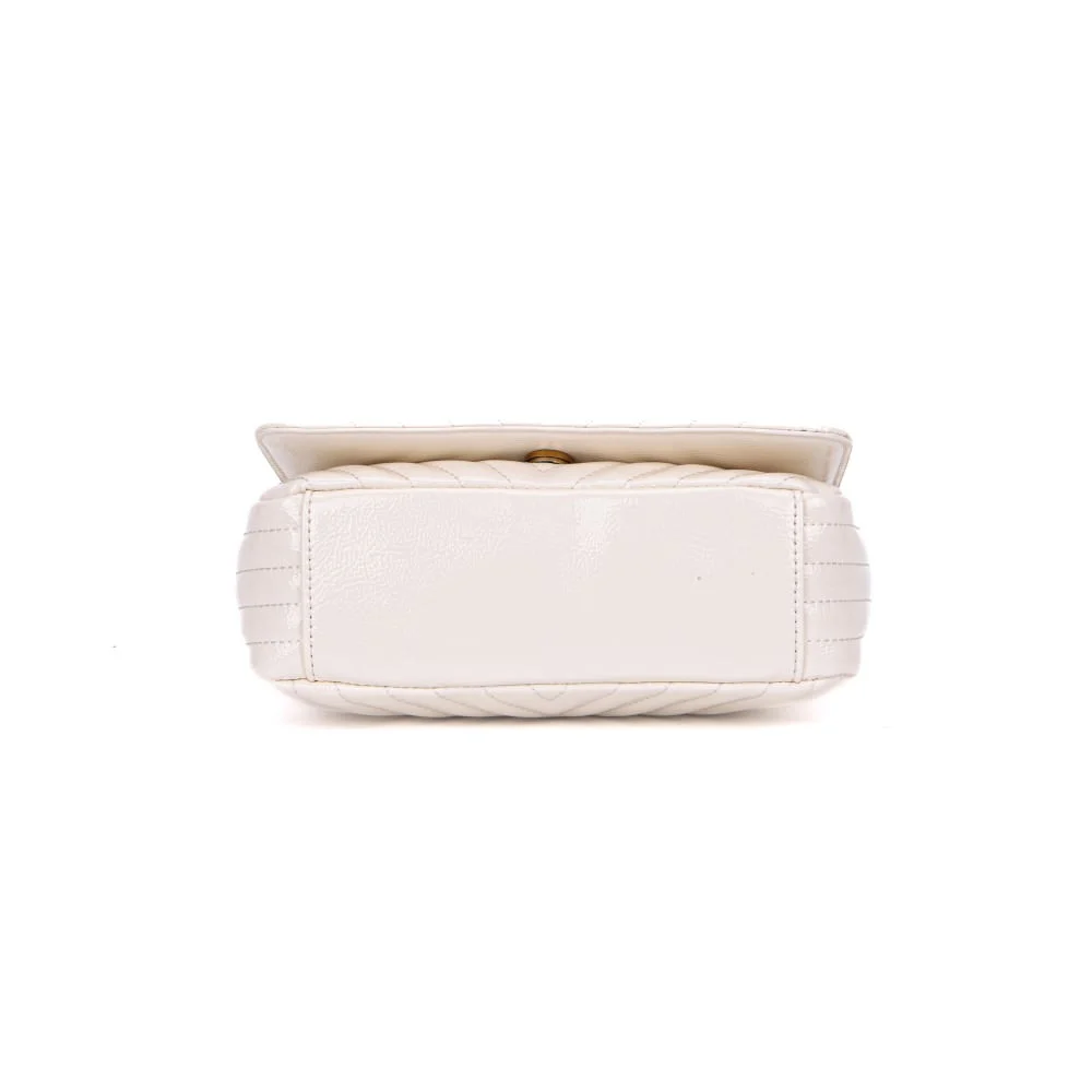 Bolsa Off White Matelassê Verniz Transversal Corrente Prata - vista 4 de 4