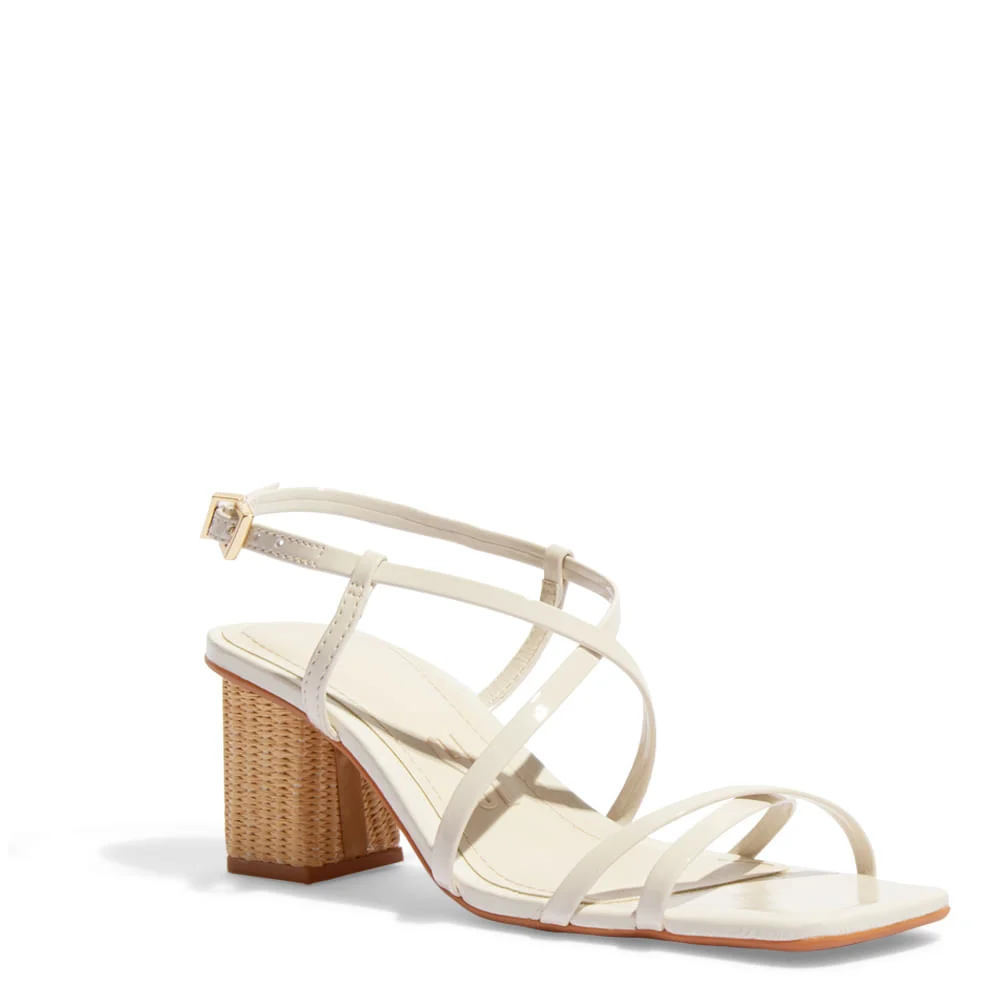 Sandália Verniz Glossy Off White Salto Bloco - vista 2 de 3