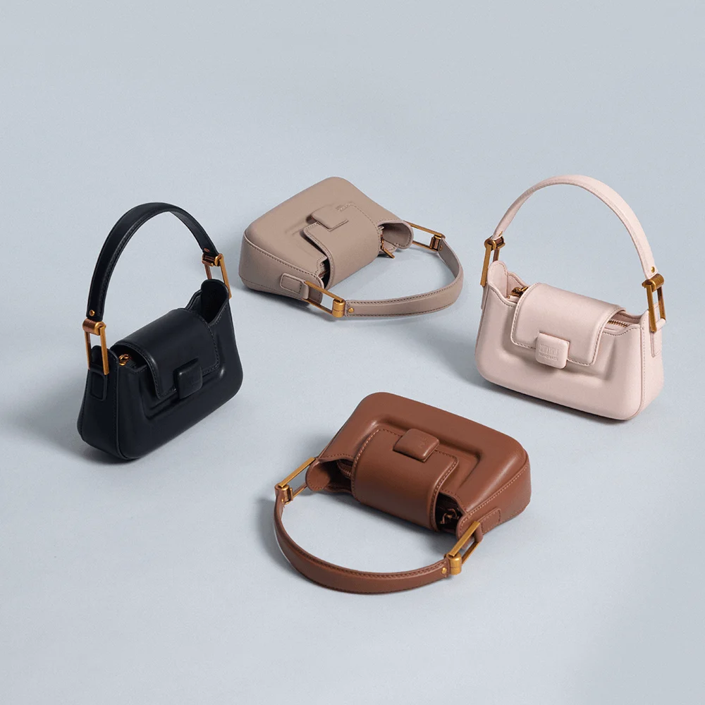 Bolsa Pequena Soft Preta Alça Dupla - vista 9 de 10