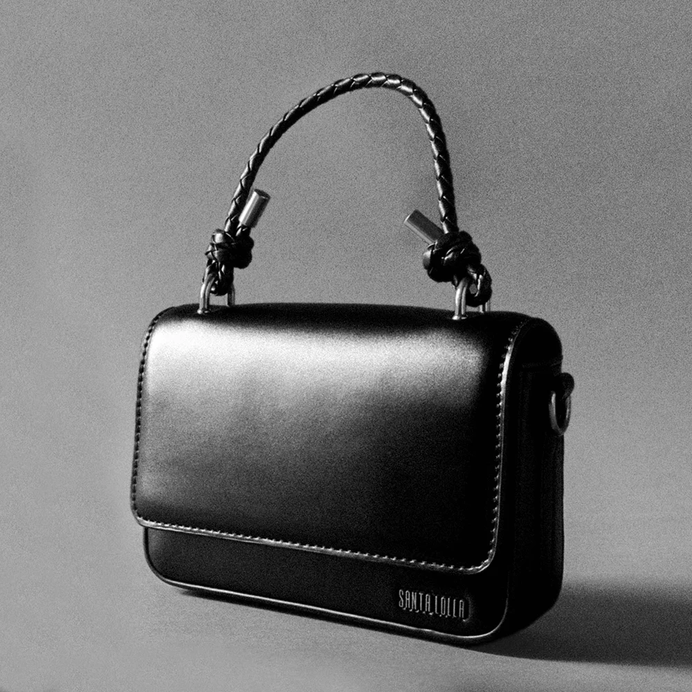 Bolsa Preta Soft Alça Transversal Metalizada - vista 1 de 5